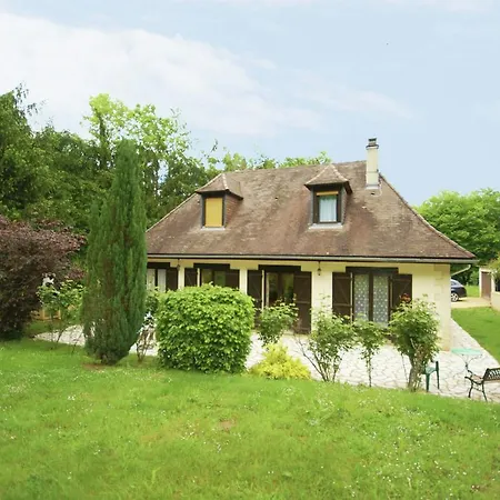 Spacious Holiday Home With Private Pool In Vitrac